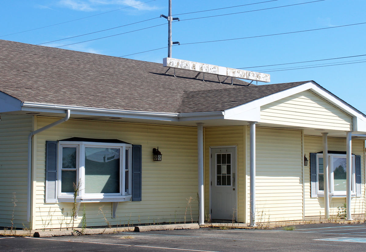 Two restaurants moving to old Waffle House site